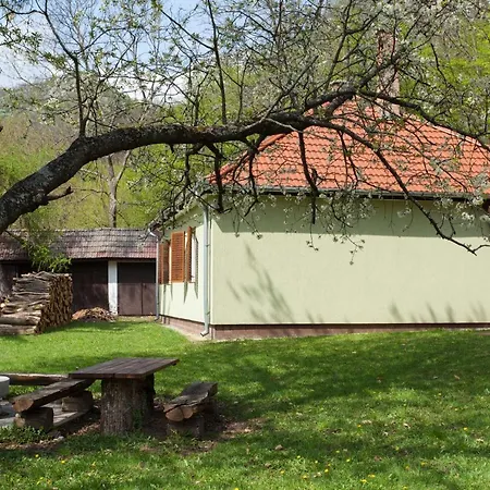 Gerendaház Oszlai Kulcsoshaz